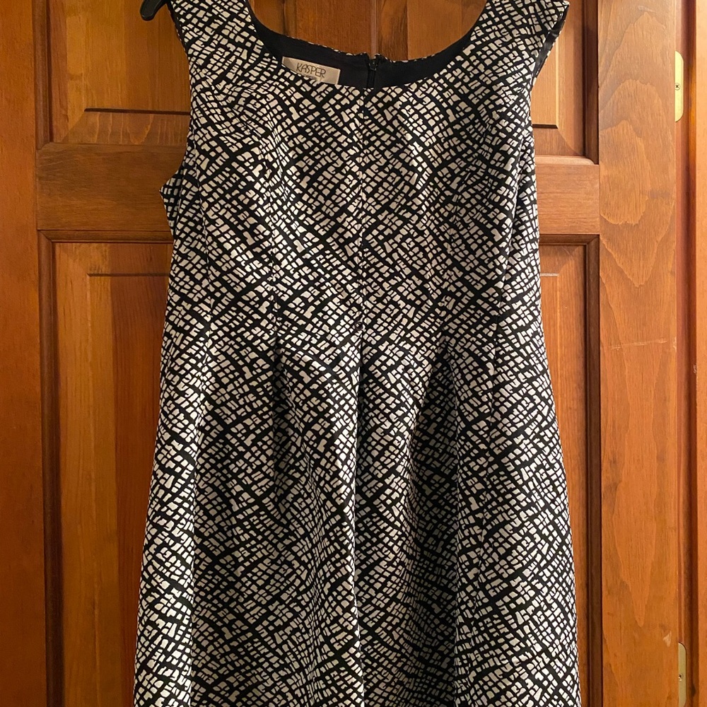 Kasper Black and White Geometric Midi Dress